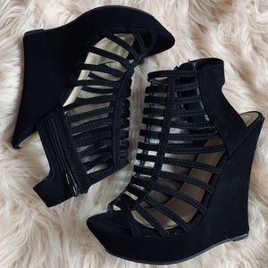 Black Wedges